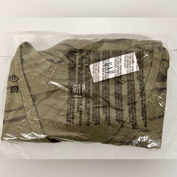 💥3/$15💥GAP Women’s Favorite V-Neck T-Shirt - Size S Petite Color Army Green - Picture 8 of 8